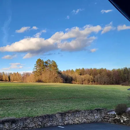 Am Wald * Goessweinstein